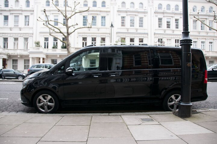 Private Liverpool Arrival Transfer:Liverpool John Lennon Airport to Hotel/Accomm - Photo 1 of 4